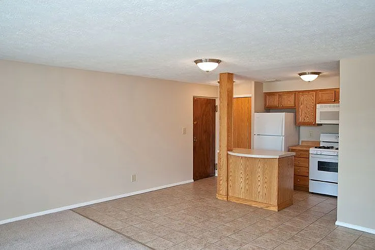 Regency Apartments — Photo 35