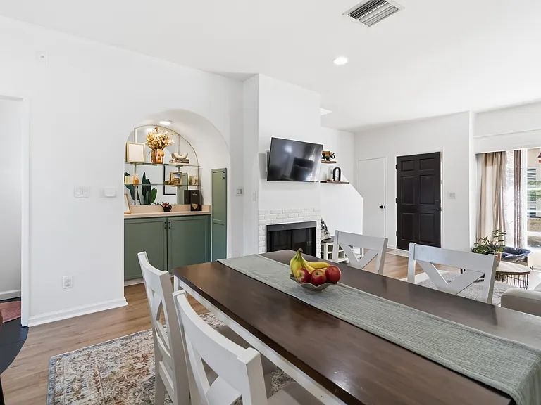 856 W Beach Ave — Photo 8