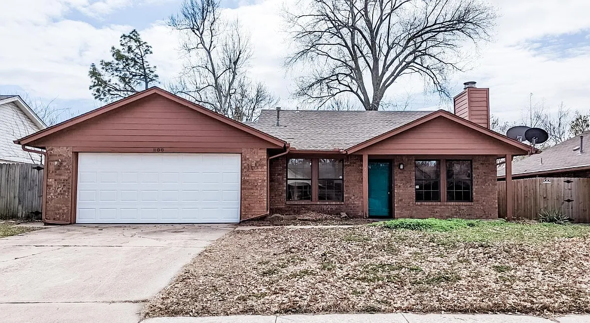 Building Photo - 800 Peregrine Dr