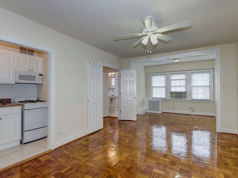 Miramar Apartments — Photo 12