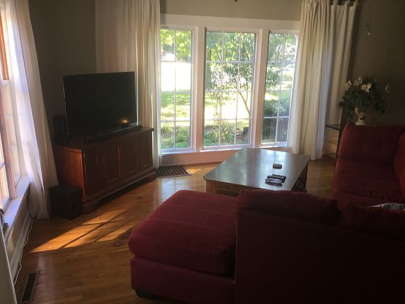 4th image of 1712 S College Ave