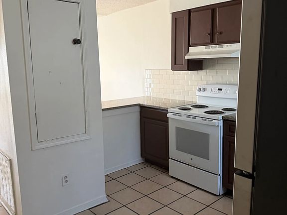 4th image of 4870 Alsace St #3