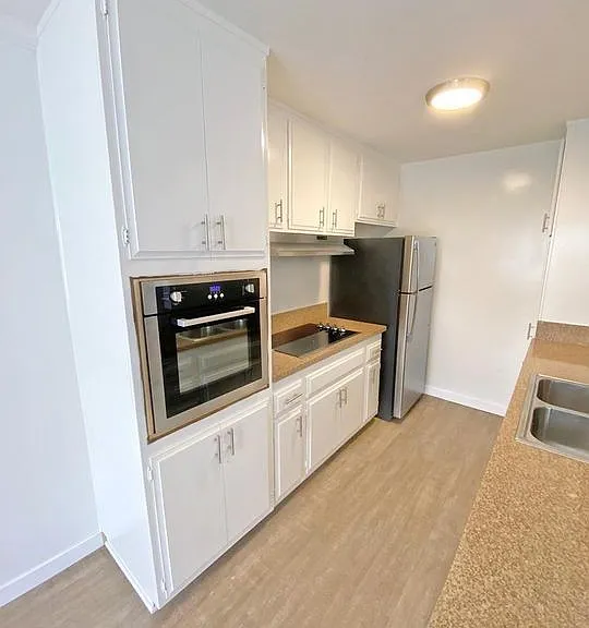 118 S Wetherly Dr — Photo 8