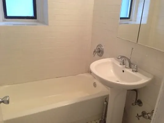 Rented by Showcase Realty | media 16