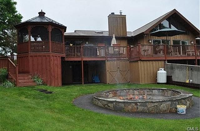 2nd image of 5 Cloverleaf Farm S