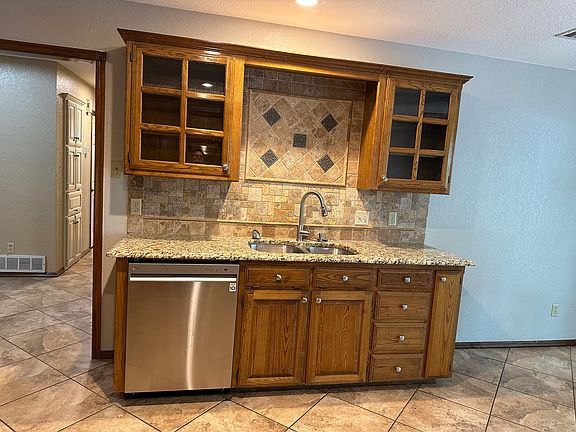 3rd image of 324 Creekside Dr