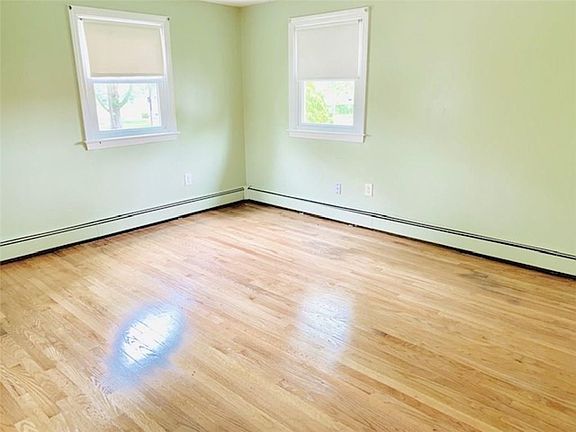 5th image of 19 Roosevelt Dr