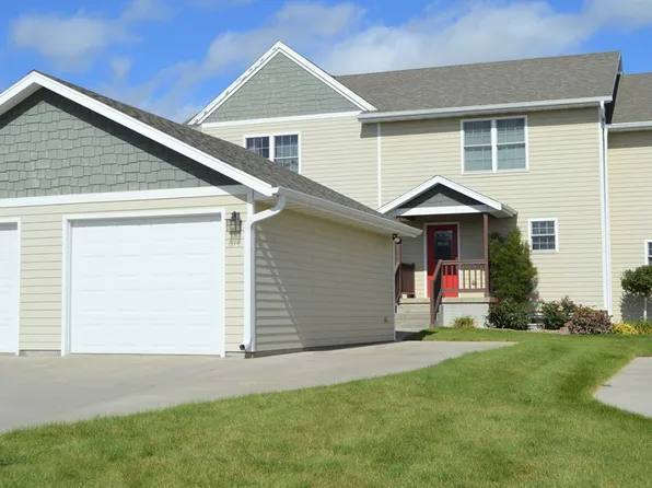 614 Sawgrass St, Yankton, SD 57078