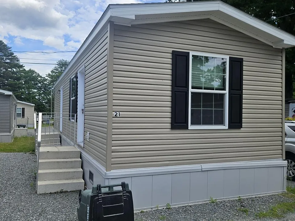 87 Front St #21