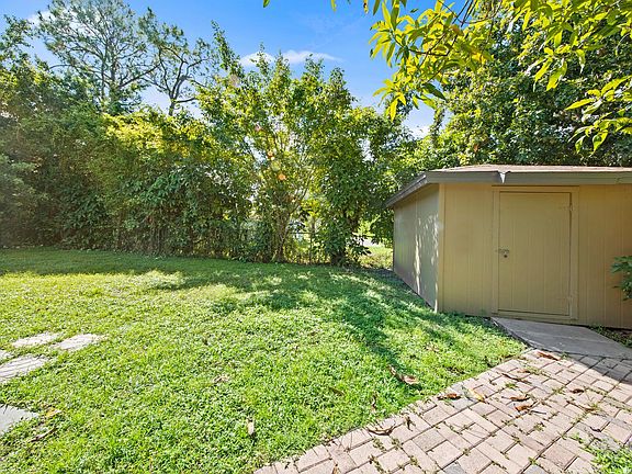 3rd image of 2942 Ponce De Leon Dr