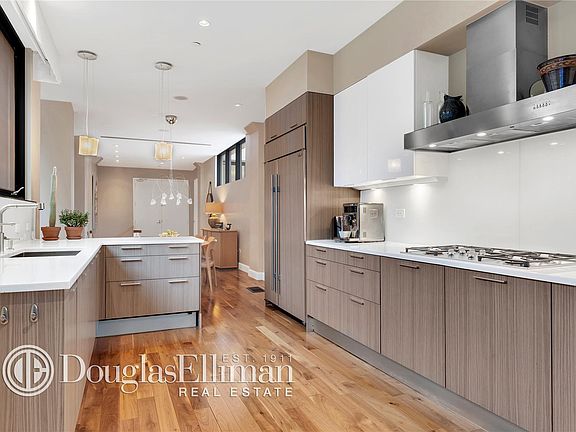 3rd image of 48-60 Beach St Penthouse 1