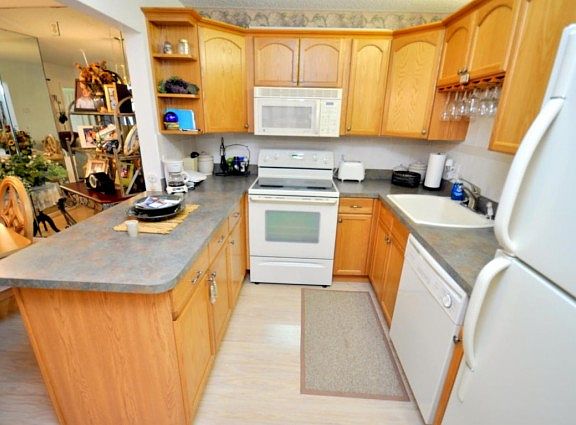 5th image of 403 Pine Glen Ln APT B-2