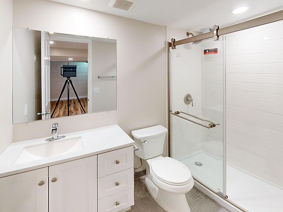 3rd image of 2908 W 93rd St