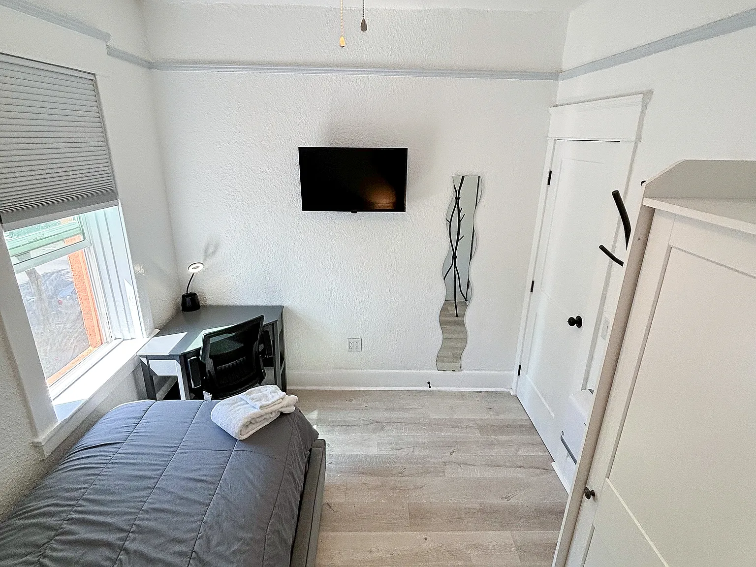 4 bed, 100 sqft, $1,275 — Photo 2
