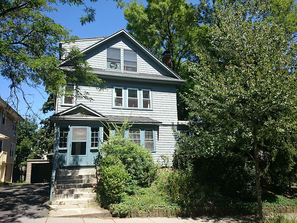 2nd image of 146 University Rd