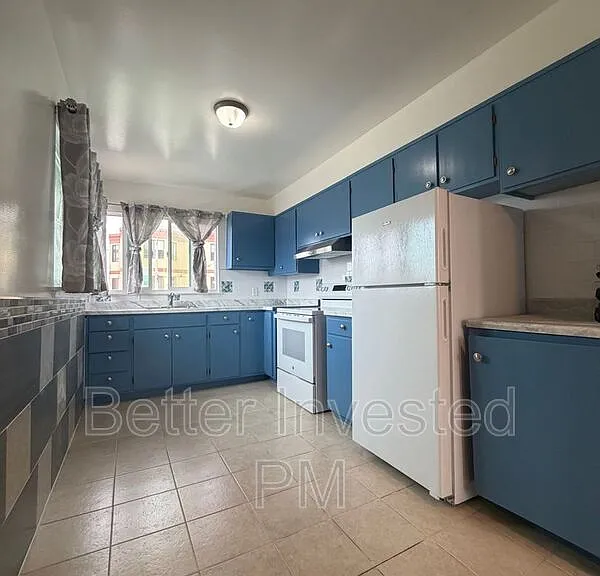 2400 39th Ave #5 — Photo 3