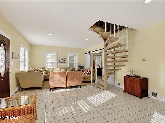 5th image of 57 Hathaway Avenue