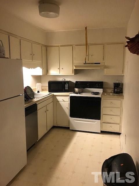 2nd image of 1010 Sandlin Pl APT B