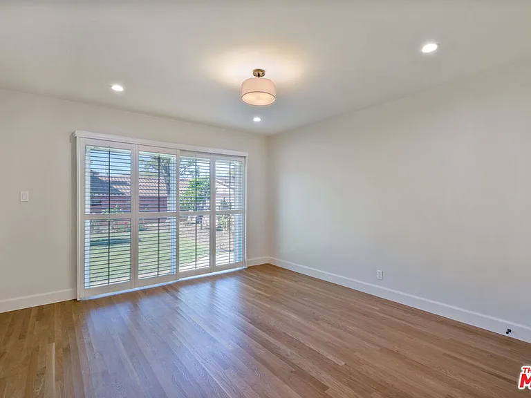 5911 S Corning Ave — Photo 28