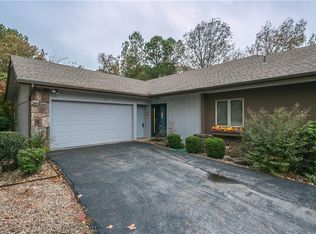 1 Fairway Dr, Bella Vista, AR 72714