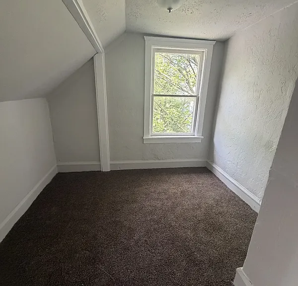 12315 Revere Ave — Photo 9