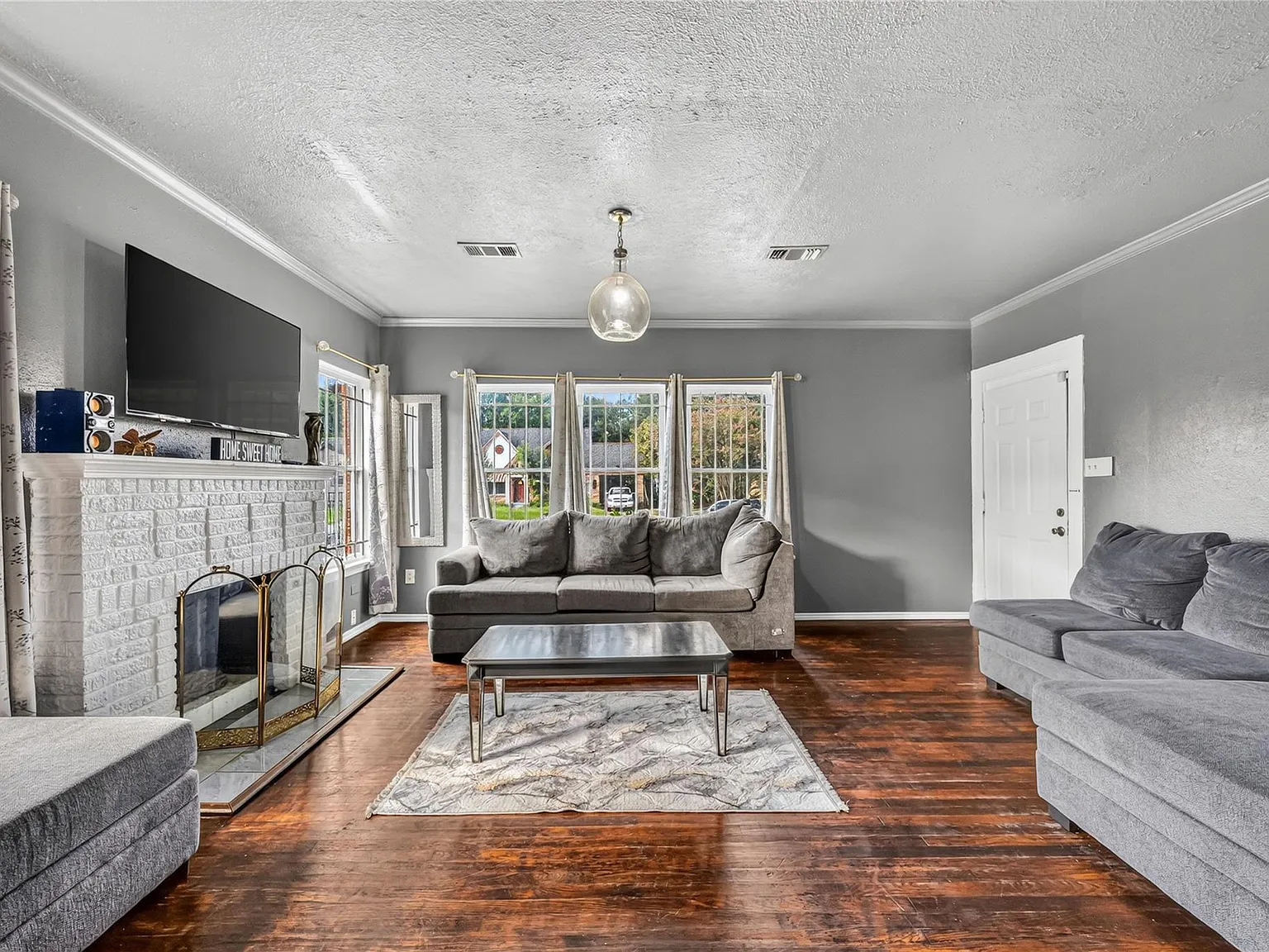 2 bed, 1.0 bath, 1242 sqft, $2,000 — Photo 4