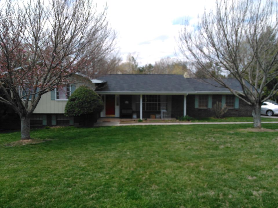 1st image of 3705 Hillsdale Dr NE