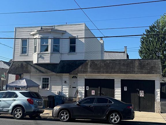 5th image of 520 Windsor St