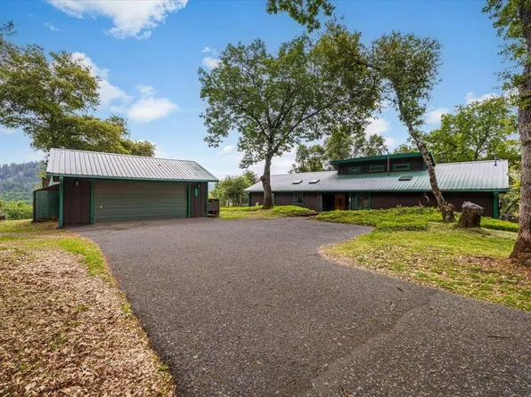 17817 Wallis Dr, Grass Valley, CA 95949