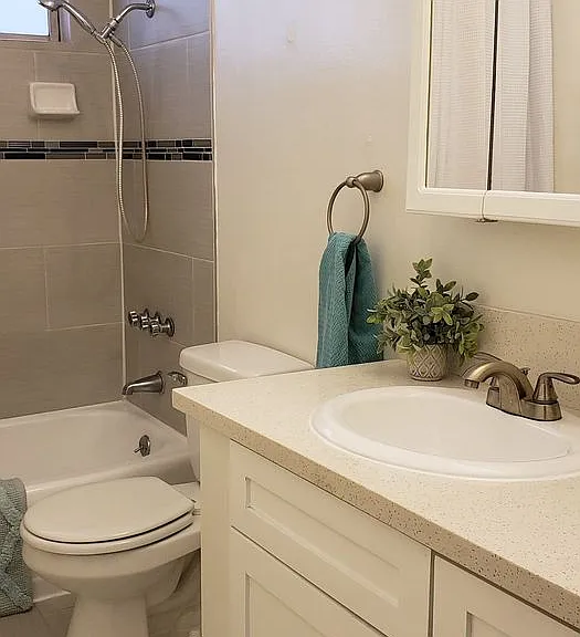 Magnolia Apartments - Your Sherman Oaks Retreat! — Photo 23