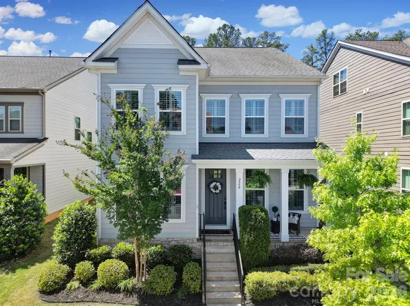 220 Helton Ln, Fort Mill, SC 29708