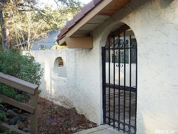 3rd image of 3102 Gateway Dr
