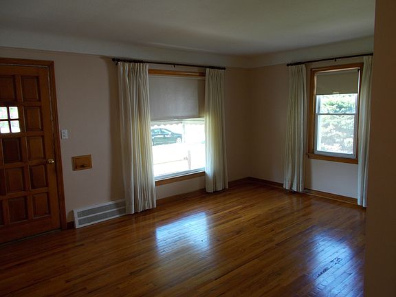 2nd image of 20 Arlington Cir