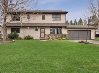306 Juniper Rd, Island Lake, IL