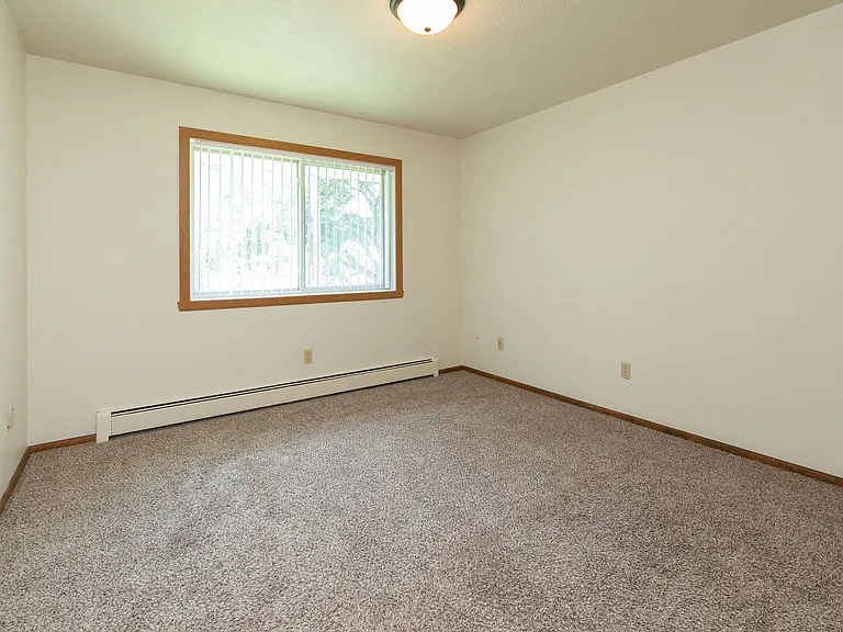 Fargo, ND Islander Apartments | Bedroom