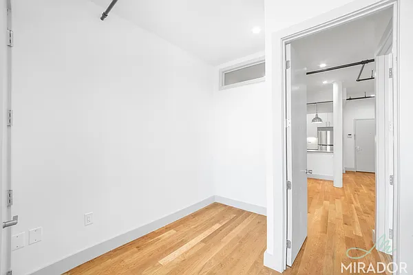 Rented by Mirador Real Estate | media 23