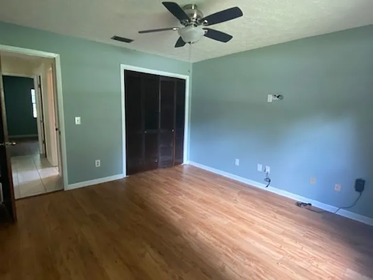 1517 Loretta Ct — Photo 10