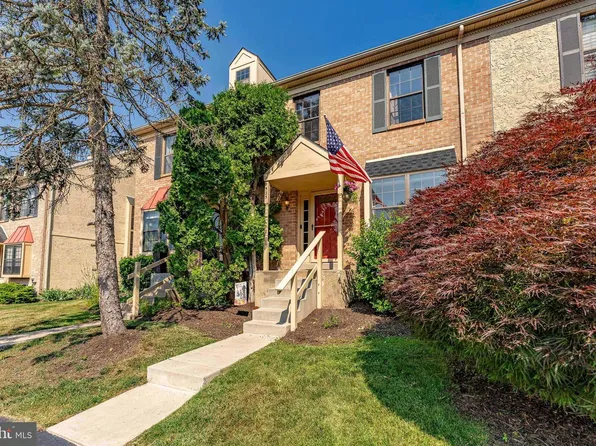 525 Bassett Ln W, Norristown, PA 19403