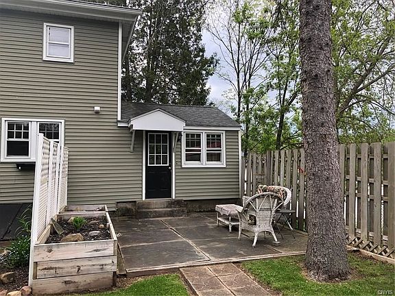 5th image of 8 Park Ln