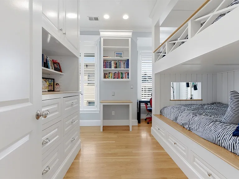 110 Bolton St — Photo 14