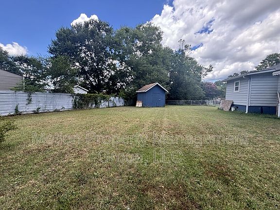 3rd image of 131 Dixon Cir