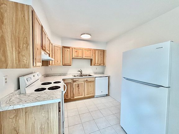 3rd image of 228 S 18th Ave #2