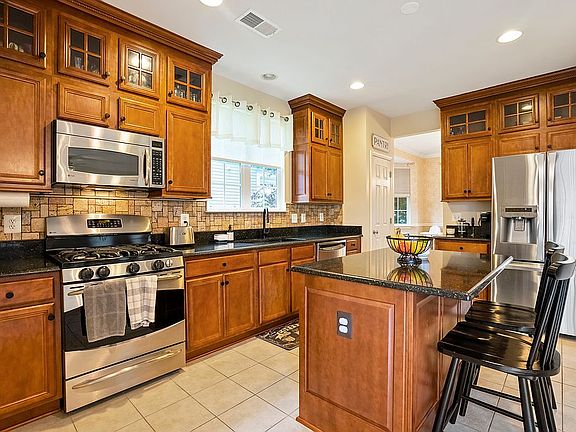 3rd image of 107 Sawtooth Dr