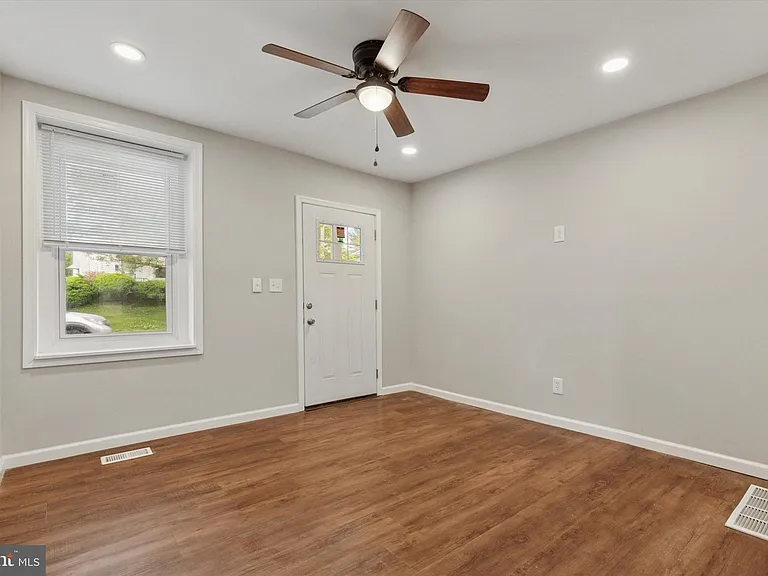 232 Main St — Photo 4