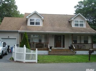 31 Whiskey Rd, Coram, NY 11727