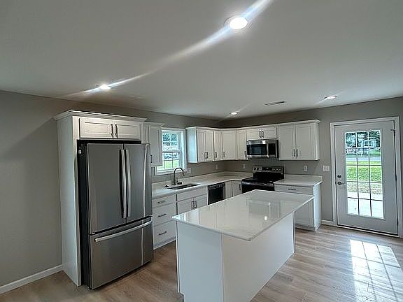 3rd image of 804 Maddy St