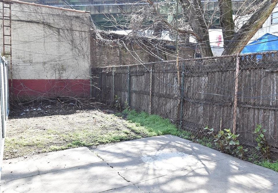 2nd image of 32 Garnet St #1RE