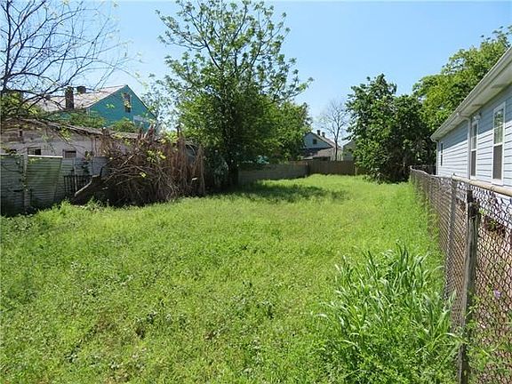 3rd image of 6016 Douglas St