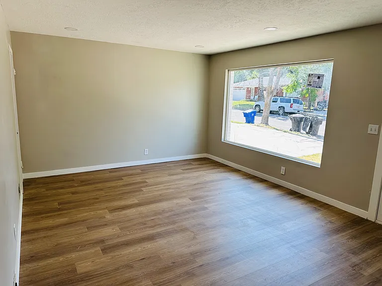 19 E 1300 S — Photo 9