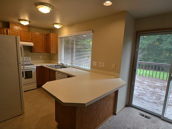 5th image of 3201 32nd Street Pl SE